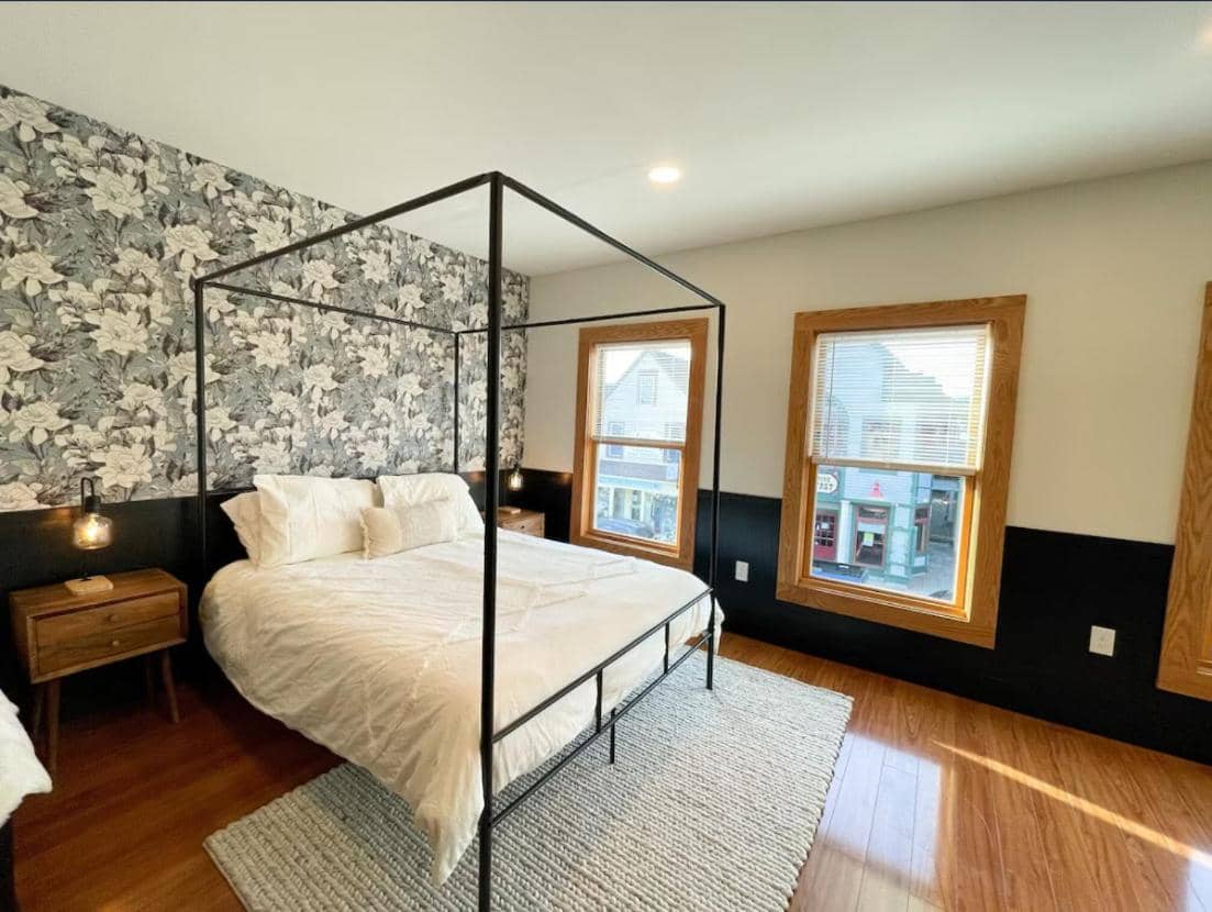 Cottage Street Downtown Apartment