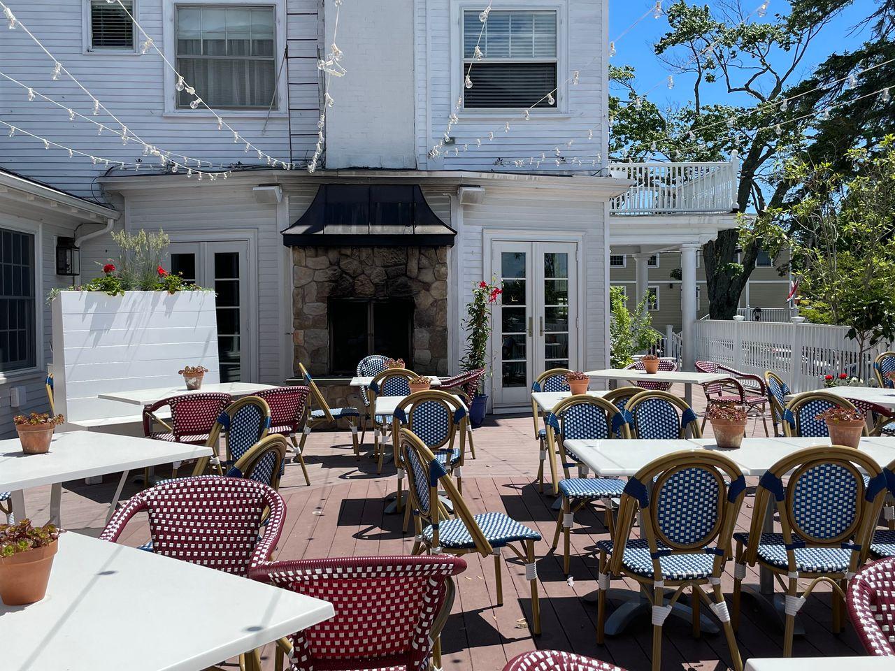 Burleigh Outdoor Sundeck Dining